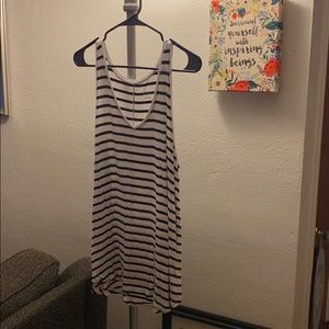 Women’s black & white tank top